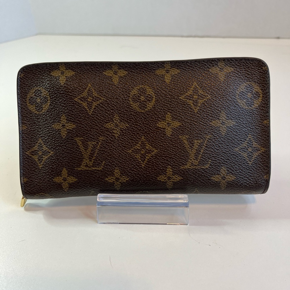 2001 Louis Vuitton Zippy Wallet with brand new Louis Vuitton zipper